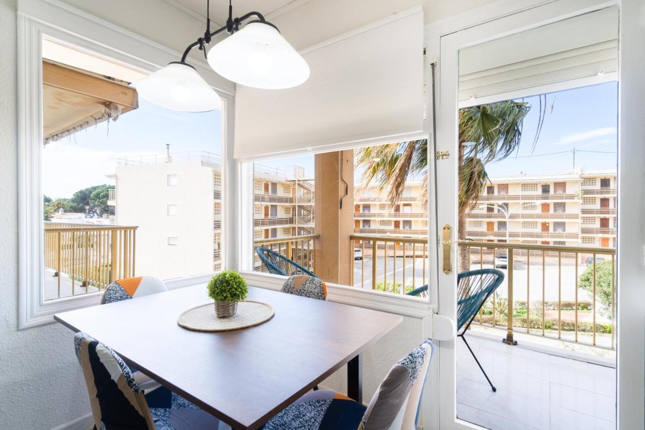 Coastal Paradise & Cozy Home With A 100M From The Beach! カンブリルス エクステリア 写真
