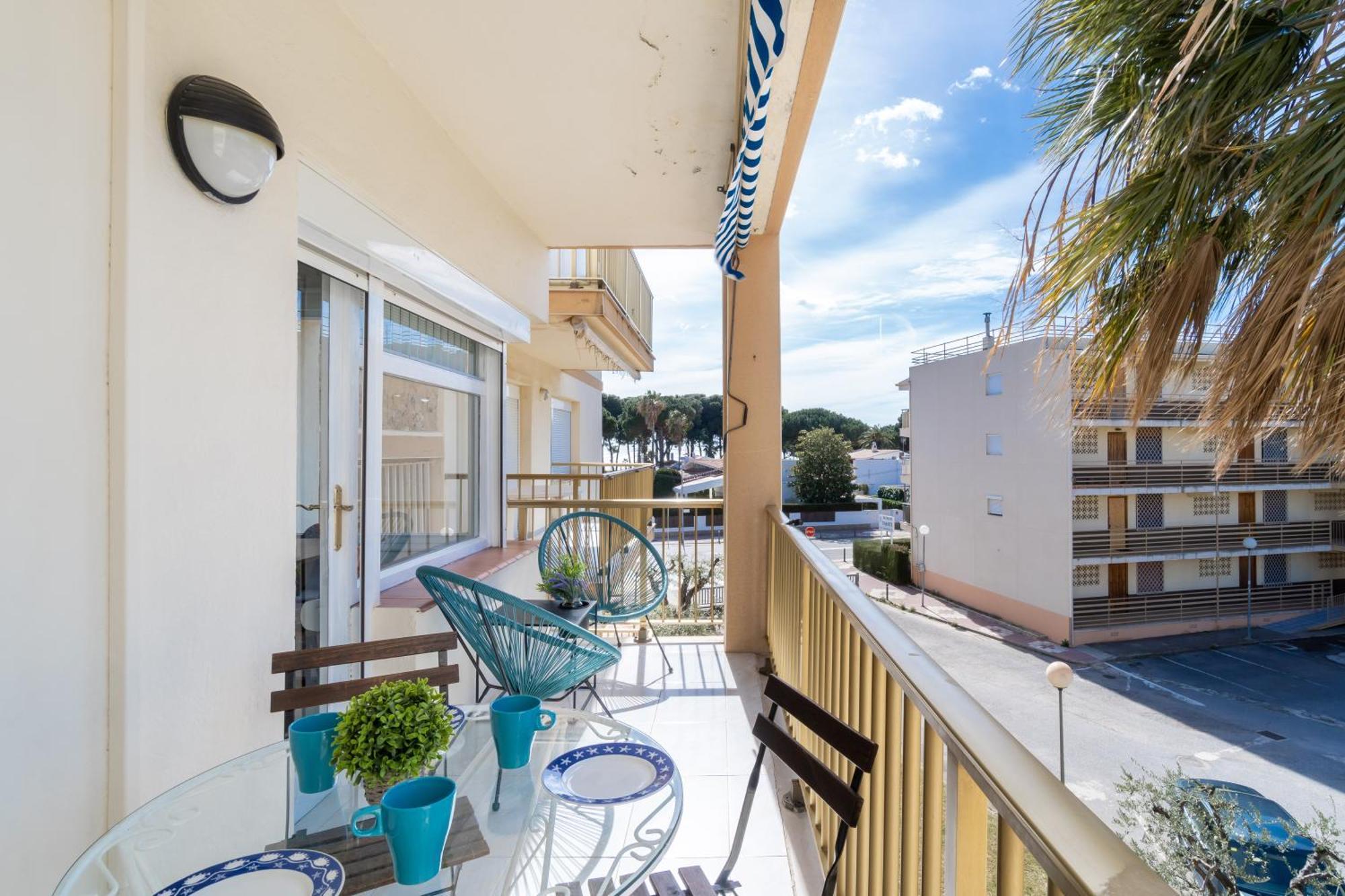 Coastal Paradise & Cozy Home With A 100M From The Beach! カンブリルス エクステリア 写真