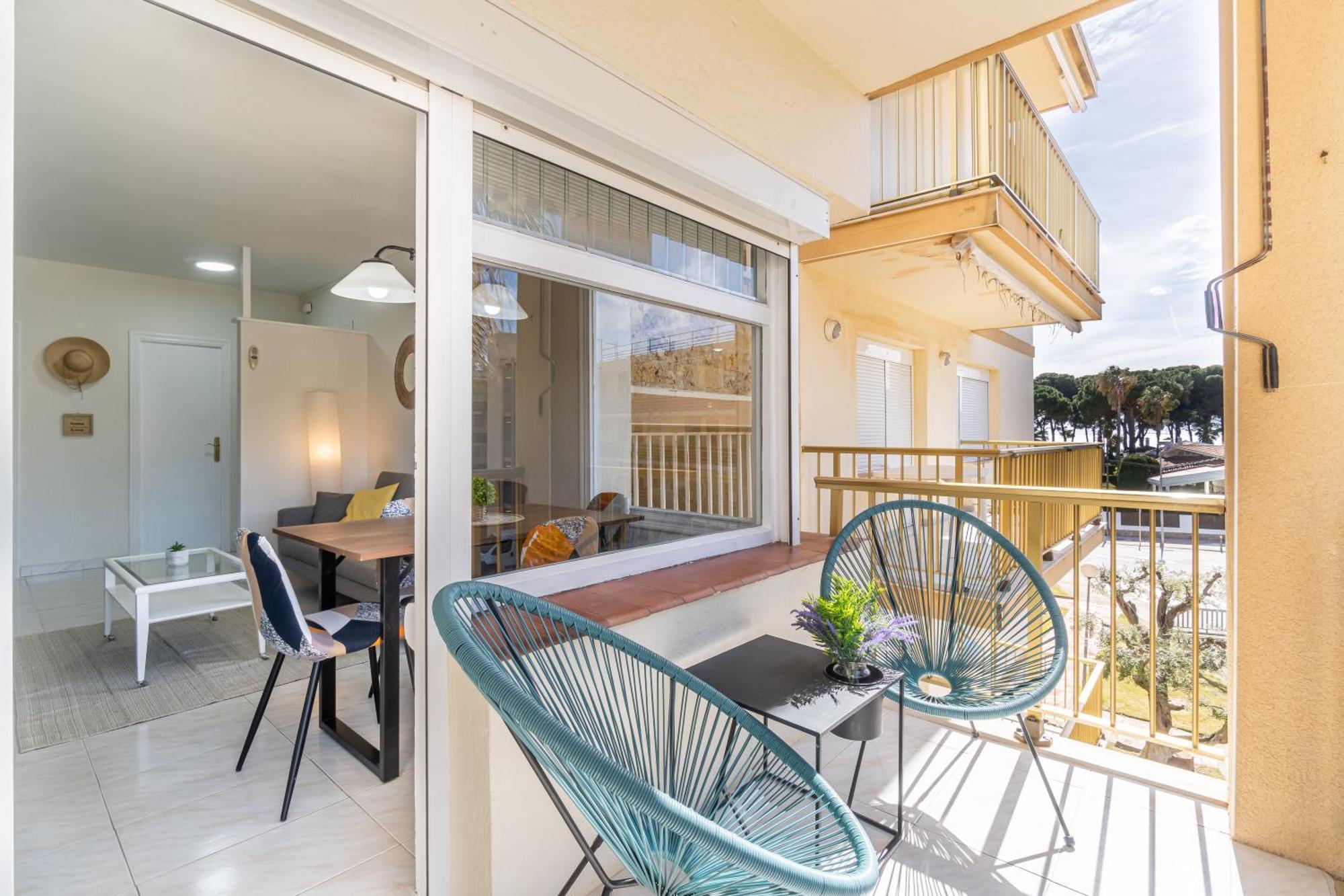Coastal Paradise & Cozy Home With A 100M From The Beach! カンブリルス エクステリア 写真